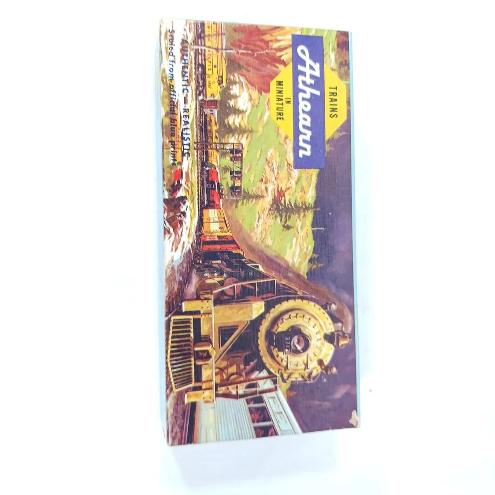 Athearn HO Scale Soo Line 50ft Plug Door Boxcar 1335 White Red Road 177850